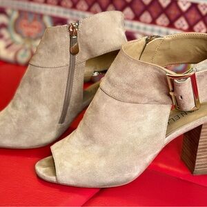 Vaneli suede peep toe sandals. Size 7 1/2.